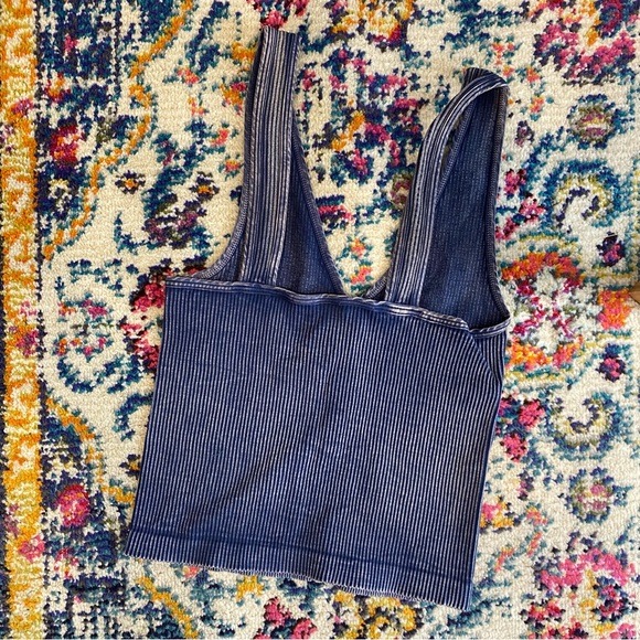 Basic V Neck Seamless Tank - Midnight - Picture 4 of 5